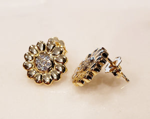 Daisy Floral Design 18k Solid Yellow Gold and Diamond Earrings Pair